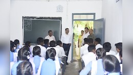 Inspection: नायक की भूमिका में नजर आए सरगुजा कलेक्टर, निरीक्षण के दौरान इतने शिक्षकों को किया निलंबित