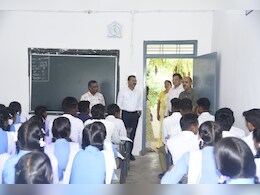Inspection: नायक की भूमिका में नजर आए सरगुजा कलेक्टर, निरीक्षण के दौरान इतने शिक्षकों को किया निलंबित