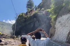 Uttarakhand Rain: लैंडस्लाइड से बद्रीनाथ राष्ट्रीय राजमार्ग पूरी तरह से बाधित Uttarakhand Rain: लैंडस्लाइड से बद्रीनाथ राष्ट्रीय राजमार्ग पूरी तरह से बाधित