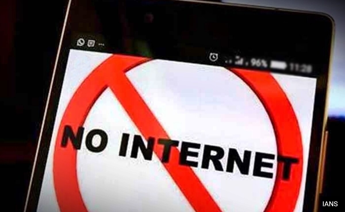 Iranian President Orders Reopening Of International Internet Access: Report