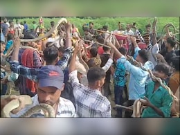 हजारों की भीड़, हर गले में सांप : बिहार के इस मेले में ये क्या हो रहा... जहां पूजे जाते हैं नाग हजारों की भीड़, हर गले में सांप : बिहार के इस मेले में ये क्या हो रहा... जहां पूजे जाते हैं नाग