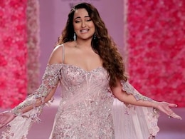 हनीमून से वापस लौटते ही फैशन शो में पहुंची सोनाक्षी सिन्हा, कुछ इस अंदाज में किया रैंप वॉक की फैंस भी नहीं हटा पाए नजरें हनीमून से वापस लौटते ही फैशन शो में पहुंची सोनाक्षी सिन्हा, कुछ इस अंदाज में किया रैंप वॉक की फैंस भी नहीं हटा पाए नजरें