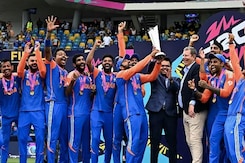 Team India के देश लौटने का रास्ता साफ हुआ, Final के बाद बारबाडोस में फंसी थी टीम Team India के देश लौटने का रास्ता साफ हुआ, Final के बाद बारबाडोस में फंसी थी टीम