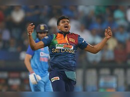 SL vs IND: भारत के खिलाफ सीरीज से पहले श्रीलंका क्रिकेट को बड़ा झटका, टीम में मच गई खलबली SL vs IND: भारत के खिलाफ सीरीज से पहले श्रीलंका क्रिकेट को बड़ा झटका, टीम में मच गई खलबली