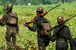 छत्तीसगढ़: कवर्धा में दो इनामी  नक्सलियों ने किया सरेंडर