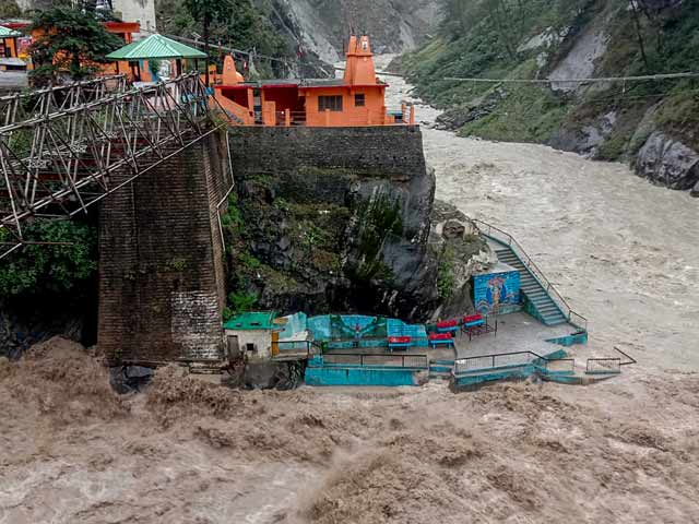 उत्तराखंड में भारी बारिश से जगह-जगह पानी, कई रास्ते बंद