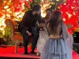 जीजा साली ने सलमान खान के गाने पर किया ऐसा डांस, जीत लिया सोशल मीडिया यूजर्स का दिल, लोग बोले- रिश्ता हो तो ऐसा जीजा साली ने सलमान खान के गाने पर किया ऐसा डांस, जीत लिया सोशल मीडिया यूजर्स का दिल, लोग बोले- रिश्ता हो तो ऐसा