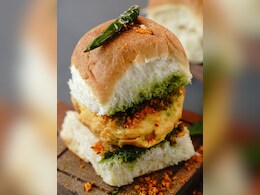 CCTV Footage : एका वडापावमुळे गेले 5 लाखांचे दागिने, पुण्यात वृद्ध दाम्पत्यासोबत काय घडलं?