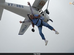 Watch - <i>"Maza Aa Gaya"</i>: Union Minister Takes The Plunge On World Skydiving Day Watch - <i>"Maza Aa Gaya"</i>: Union Minister Takes The Plunge On World Skydiving Day