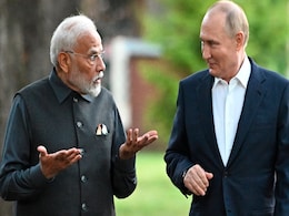 PM Narendra Modi in Russia: जब पुतिन के साथ डिनर पर PM मोदी ने यूक्रेन युद्ध पर कही 'सीधी बात' PM Narendra Modi in Russia: जब पुतिन के साथ डिनर पर PM मोदी ने यूक्रेन युद्ध पर कही 'सीधी बात'