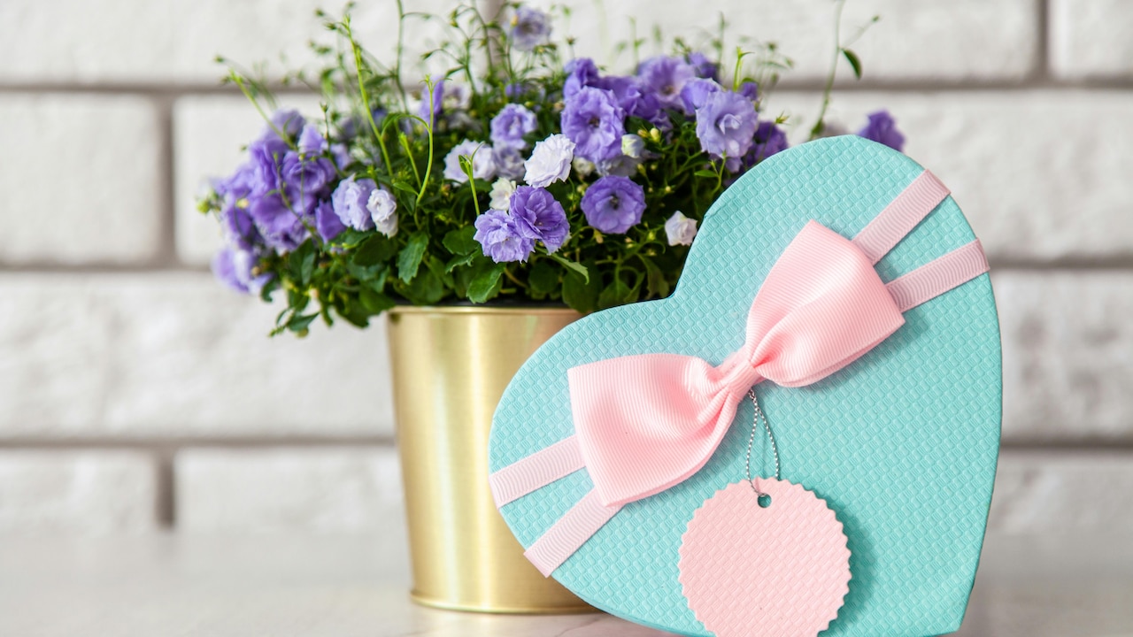 National Frienship Day 2025: Gifting Ideas For Men That Will Show Your Love Towards Them