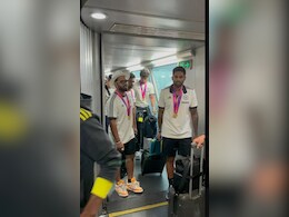 Victory Parade: मानो पूरा मुंबई मरीन ड्राइव पर टीम इंडिया के स्वागत के लिए उमड़ पड़ा, ये ऐतिहासिक तस्वीरें आपको रोमांचित कर देंगी Victory Parade: मानो पूरा मुंबई मरीन ड्राइव पर टीम इंडिया के स्वागत के लिए उमड़ पड़ा, ये ऐतिहासिक तस्वीरें आपको रोमांचित कर देंगी