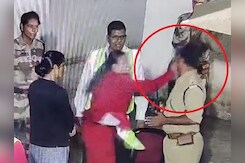 SpiceJet ने ASI जवान पर लगाया आरोप, क्रू मेंबर ने क्यों मारा थप्पड़, बताई वजह SpiceJet ने ASI जवान पर लगाया आरोप, क्रू मेंबर ने क्यों मारा थप्पड़, बताई वजह