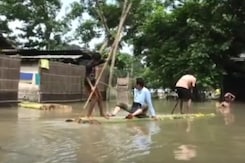 Assam Floods: Kaziranga National Park में बढ़ता पानी का स्तर बना सिरदर्द, लोगों का जीना हुआ मुश्किल