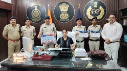 GPM पुलिस अधीक्षक ने अच्छा कार्य करने वाले पुलिसकर्मियों को किया सम्मानित, ये बने 'कॉप ऑफ द मंथ'