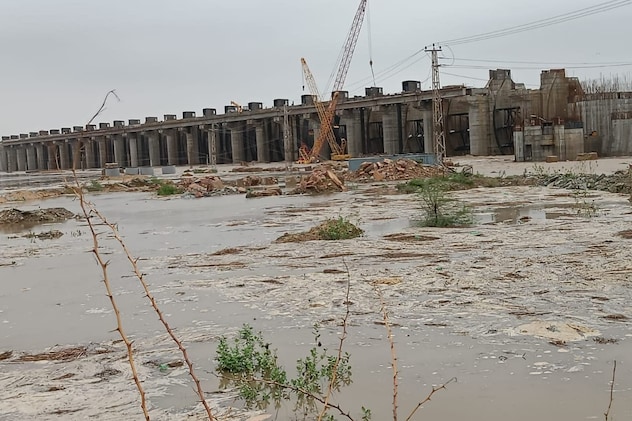 निर्माणाधीन ईसरदा कॉपर डेम निर्माणाधीन ईसरदा कॉपर डेम