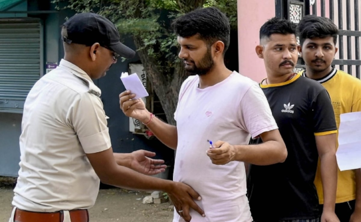 UP Home Guard Recruitment: 41,424 पदों के लिए परीक्षा, 25 लाख उम्मीदवारों पर नजर, हर सेंटर पर हाई अलर्ट सुरक्षा