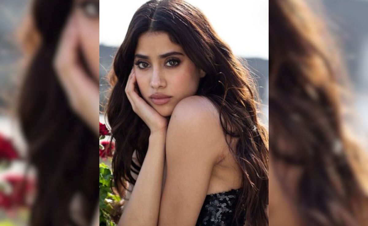 Janhvi Kapoor Says She Asked Paparazzi To Stop Clicking From Behind