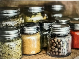 Kitchen Hacks: मसालों में नहीं आएगी नमी, कीड़े रहेंगे दूर, बारिश के दिनों में इन Tips को करें फॉलो Kitchen Hacks: मसालों में नहीं आएगी नमी, कीड़े रहेंगे दूर, बारिश के दिनों में इन Tips को करें फॉलो