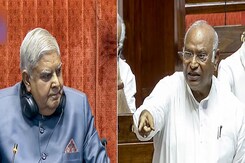 राज्यसभा में फिर से Kharge Vs Dhankhar | खड़गे बोले- मुझे बनाने वाली Sonia Gandhi