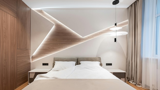 Silk Vs. Cotton: Which Bedsheet Is Better For You? Silk Vs. Cotton: Which Bedsheet Is Better For You?