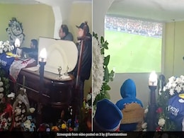 फैमिली ने फुटबॉल मैच देखने के लिए रोक दिया अंतिम संस्कार, वायरल Video देख यूजर्स ने दिए ऐसे रिएक्शन फैमिली ने फुटबॉल मैच देखने के लिए रोक दिया अंतिम संस्कार, वायरल Video देख यूजर्स ने दिए ऐसे रिएक्शन