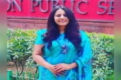 Pooja Khedkar दिव्यांगता के आधार पर बनी IAS, ज्वाइनिंग से पहले ही की थी घर और गाड़ी की मांग Pooja Khedkar दिव्यांगता के आधार पर बनी IAS, ज्वाइनिंग से पहले ही की थी घर और गाड़ी की मांग