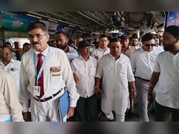 भिवंडीच्या खासदारांची कल्याण स्टेशनला धडक, रेल्वे, KDMC ला दिला इशारा! भिवंडीच्या खासदारांची कल्याण स्टेशनला धडक, रेल्वे, KDMC ला दिला इशारा!