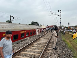 Mumbai-Howrah Train Accident: 2 Killed As 18 Coaches Derail In Jharkhand Mumbai-Howrah Train Accident: 2 Killed As 18 Coaches Derail In Jharkhand