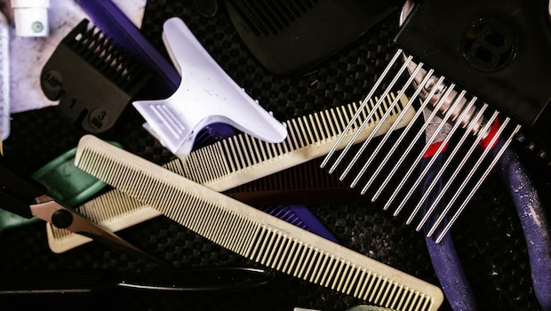 From Neem Comb To Silicon Brush: A Guide To Types Of Combs