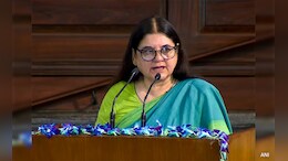 फैशन मॉडल से लेकर पत्रकारिता और गांधी परिवार की बहू तक, ऐसा रहा मेनका गांधी का राजनीतिक सफर
