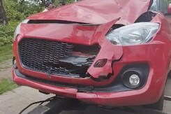 Pune में तेज रफ्तार कार ने दो पुलिसवालों को कुचला, एक की मौत Pune में तेज रफ्तार कार ने दो पुलिसवालों को कुचला, एक की मौत