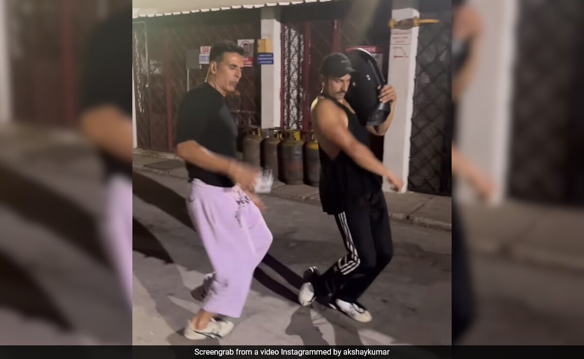 To Birthday Boy, A Typically Ranveer Singh Style Wish From Akshay Kumar