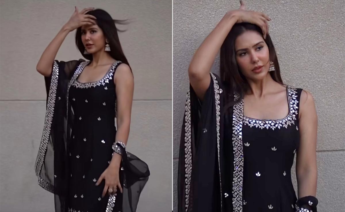 Sonam Bajwa Makes Us See Stars In The Day With Her In A Black <i>Salwar</i> Suit