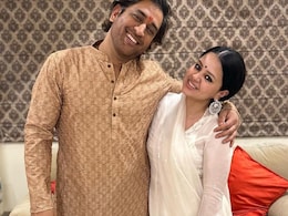 साक्षी धोनी ने 14वीं वेडिंग एनिवर्सरी पर दिखाई पति एमएस धोनी संग मैरिड लाइफ की झलक, वीडियो देख पाकिस्तानी एक्ट्रेस ने कर दिया ये कमेंट साक्षी धोनी ने 14वीं वेडिंग एनिवर्सरी पर दिखाई पति एमएस धोनी संग मैरिड लाइफ की झलक, वीडियो देख पाकिस्तानी एक्ट्रेस ने कर दिया ये कमेंट