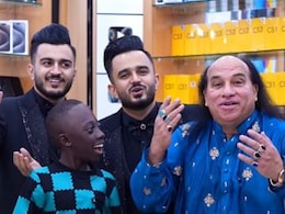 'तेंगे तेंगे' बॉय ने चाहत फतेह अली खान के साथ गाया 'बदो बदी', वीडियो हुआ वायरल, Millions में पहुंचे व्यूज 'तेंगे तेंगे' बॉय ने चाहत फतेह अली खान के साथ गाया 'बदो बदी', वीडियो हुआ वायरल, Millions में पहुंचे व्यूज