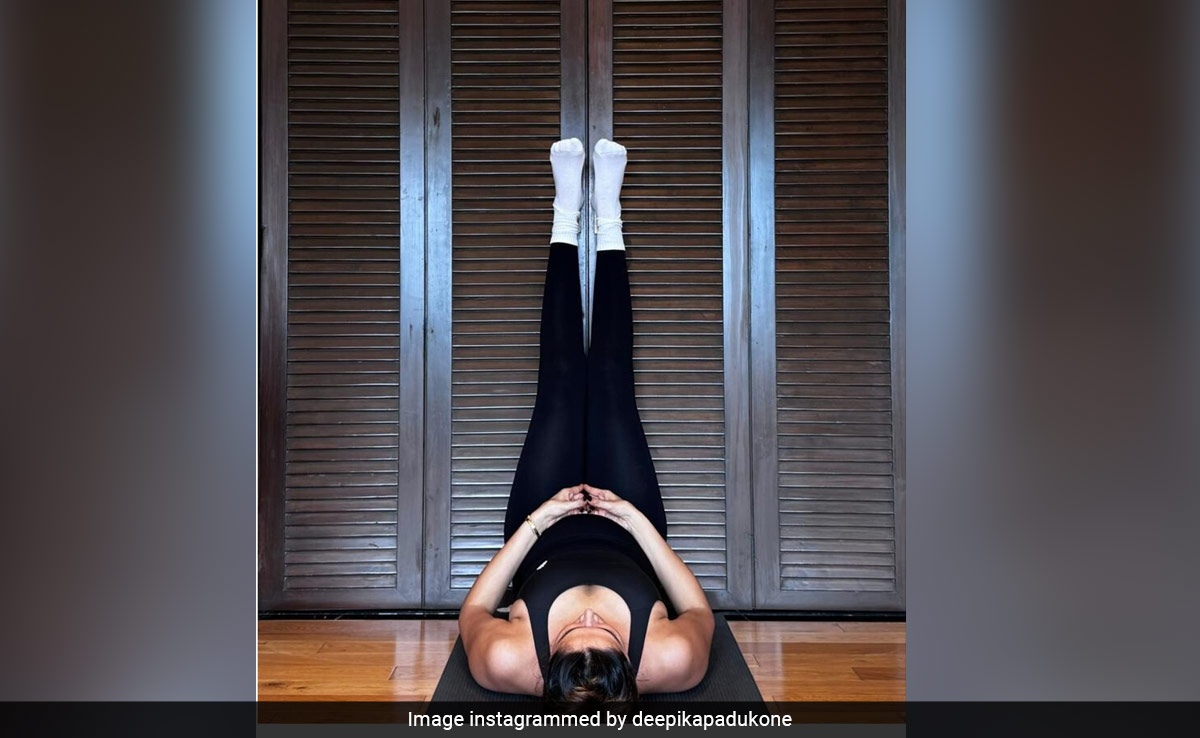 Deepika Padukone Aces The <i>Viparita Karani</i> For A Simple 5 Minute Workout