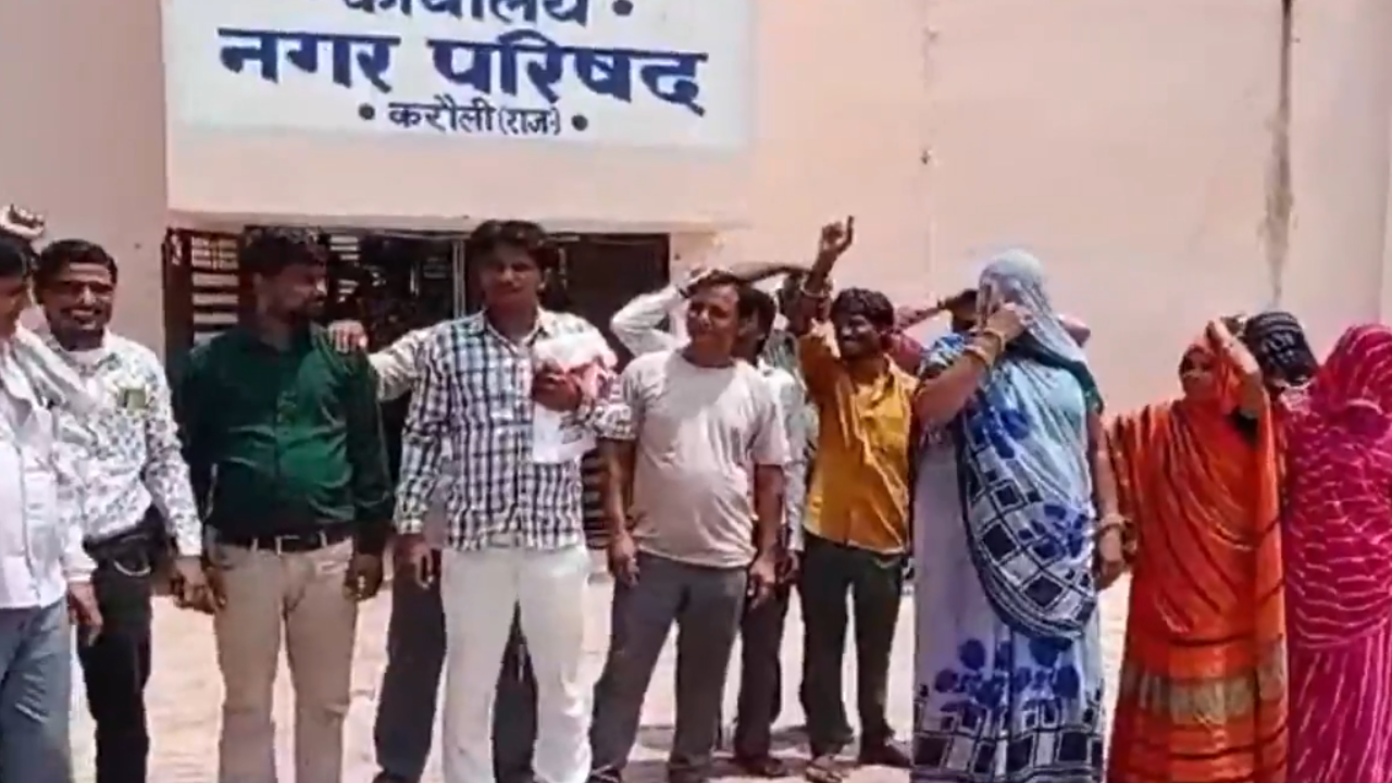 Karauli: चौथे दिन भी मांगों को  लेकर सफाई कर्मचारी Strike पर
