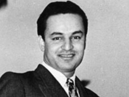 सरकार ने प्ले बैक सिंगर मुकेश की 100वीं जयंती पर उनके सम्मान में डाक टिकट जारी किया सरकार ने प्ले बैक सिंगर मुकेश की 100वीं जयंती पर उनके सम्मान में डाक टिकट जारी किया