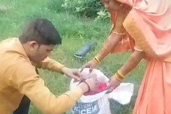 टीकमगढ़ के सुरेंद्र गुलाब की खेती से कमाते हैं लाखों रुपये