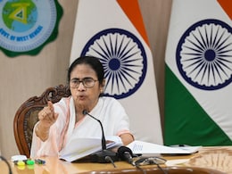 CM ममता बनर्जी के खिलाफ सोशल मीडिया पोस्ट डालना पड़ा भारी,पुलिस ने किया गिरफ्तार CM ममता बनर्जी के खिलाफ सोशल मीडिया पोस्ट डालना पड़ा भारी,पुलिस ने किया गिरफ्तार