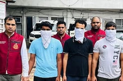 Delhi: Organ Transplant का गोरखधंधा का ट्रांसप्लांट, गिरफ्तार आरोपियों में डॉक्टर भी शामिल Delhi: Organ Transplant का गोरखधंधा का ट्रांसप्लांट, गिरफ्तार आरोपियों में डॉक्टर भी शामिल