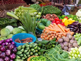 बारिश की मार : सब्जियों और फलों ने छुड़ाए लोगों के पसीने, 300 रुपये किलो बिक रहा लहसुन बारिश की मार : सब्जियों और फलों ने छुड़ाए लोगों के पसीने, 300 रुपये किलो बिक रहा लहसुन