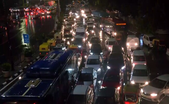 Heavy Traffic Witnessed In Central Delhi Due To Full Dress Rehearsal For Republic Day Parade