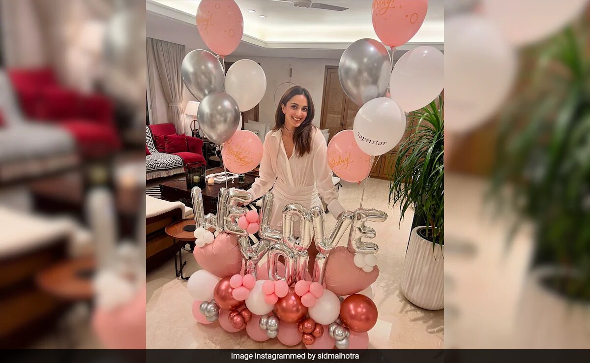 To Kiara Advani On Her Birthday, With Love From Sidharth Malhotra: "The Pic Says It All"