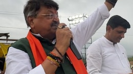 Video: पौधारोपण का रिकॉर्ड बनाने की खुशी में देशभक्ति गानों की धुन पर जमकर थिरके कैलाश विजयवर्गीय, वीडियो वायरल