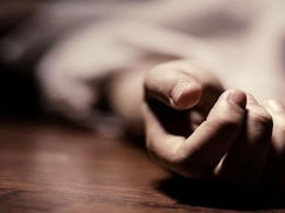 वरिष्ठाने सुट्टी नाकारली, 30 वर्षांच्या महिलेचा ऑफिसमध्येच मृत्यू वरिष्ठाने सुट्टी नाकारली, 30 वर्षांच्या महिलेचा ऑफिसमध्येच मृत्यू