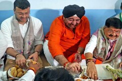 कैलाश विजयवर्गीय को कांग्रेस दफ्तर बुलाने पर दो नेता पार्टी से निलंबित कैलाश विजयवर्गीय को कांग्रेस दफ्तर बुलाने पर दो नेता पार्टी से निलंबित