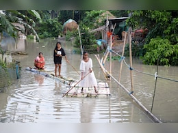 असम में बाढ़ से बिगड़े हालात: आठ लोगों की मौत, अब तक 16.25 लाख से ज्यादा लोग प्रभावित असम में बाढ़ से बिगड़े हालात: आठ लोगों की मौत, अब तक 16.25 लाख से ज्यादा लोग प्रभावित