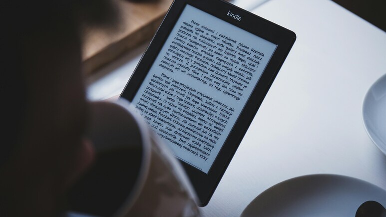 अमेज़ॅन पर मिल रही है किंडल कवर्स पर बेस्ट डील्स, कीमत सुनकर रह जाएंगे दंग अमेज़ॅन पर मिल रही है किंडल कवर्स पर बेस्ट डील्स, कीमत सुनकर रह जाएंगे दंग